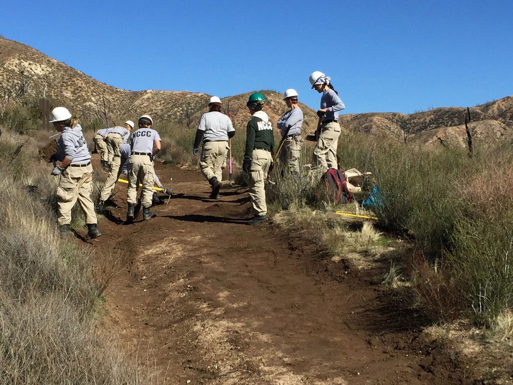 AmeriCorps NCCC crew enjoying a gorgeous day on the trail. Photo by Connor Swift.