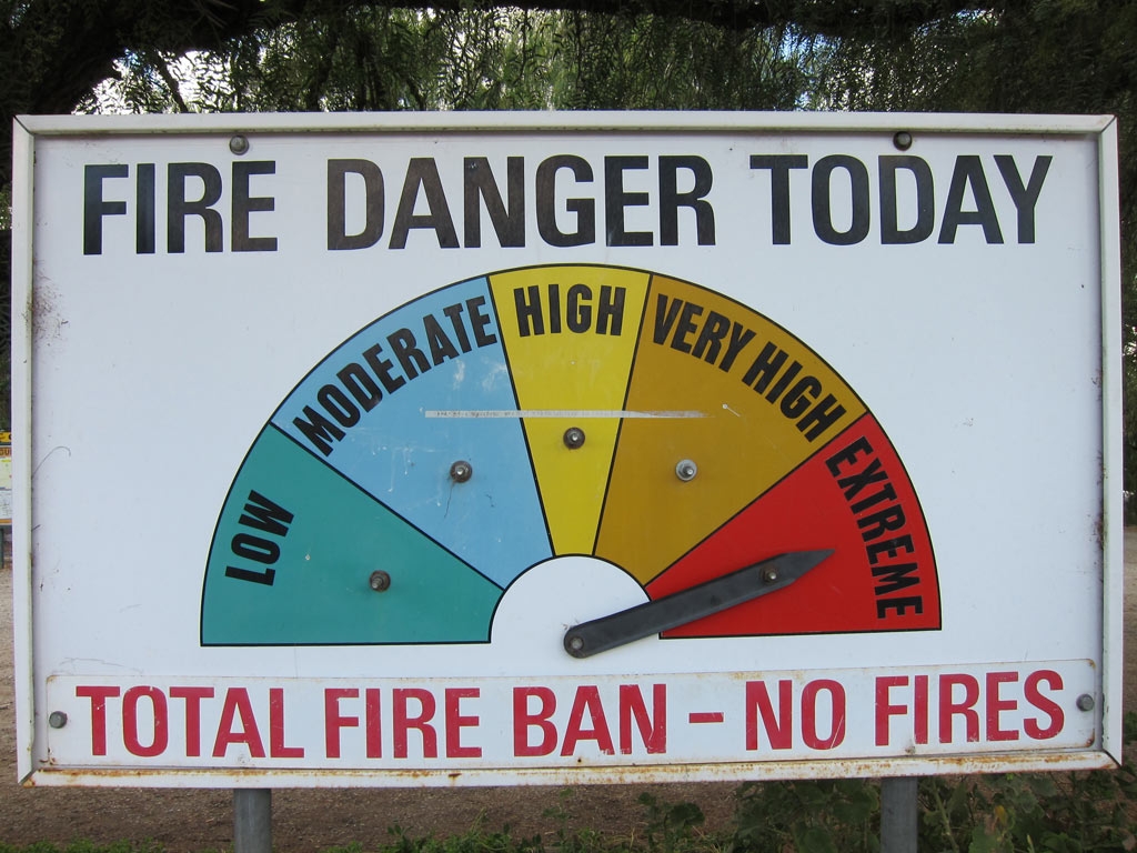 A sign showing you the Fire Danger Level. It's a quick snapshot for motorists. Photo by Helen K (CC BY-NC-ND 2.0)